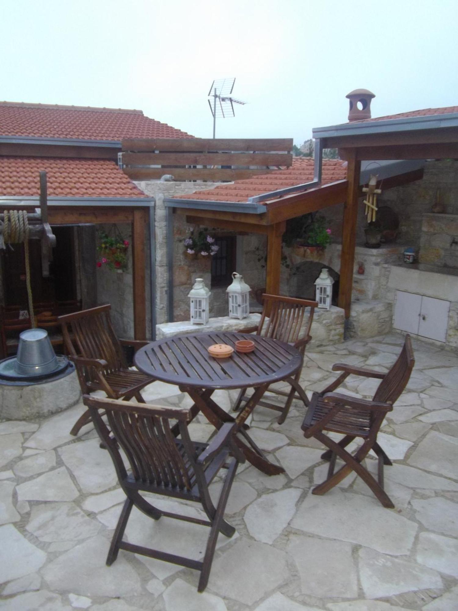 Xenios Cottages Lofou Bilik gambar