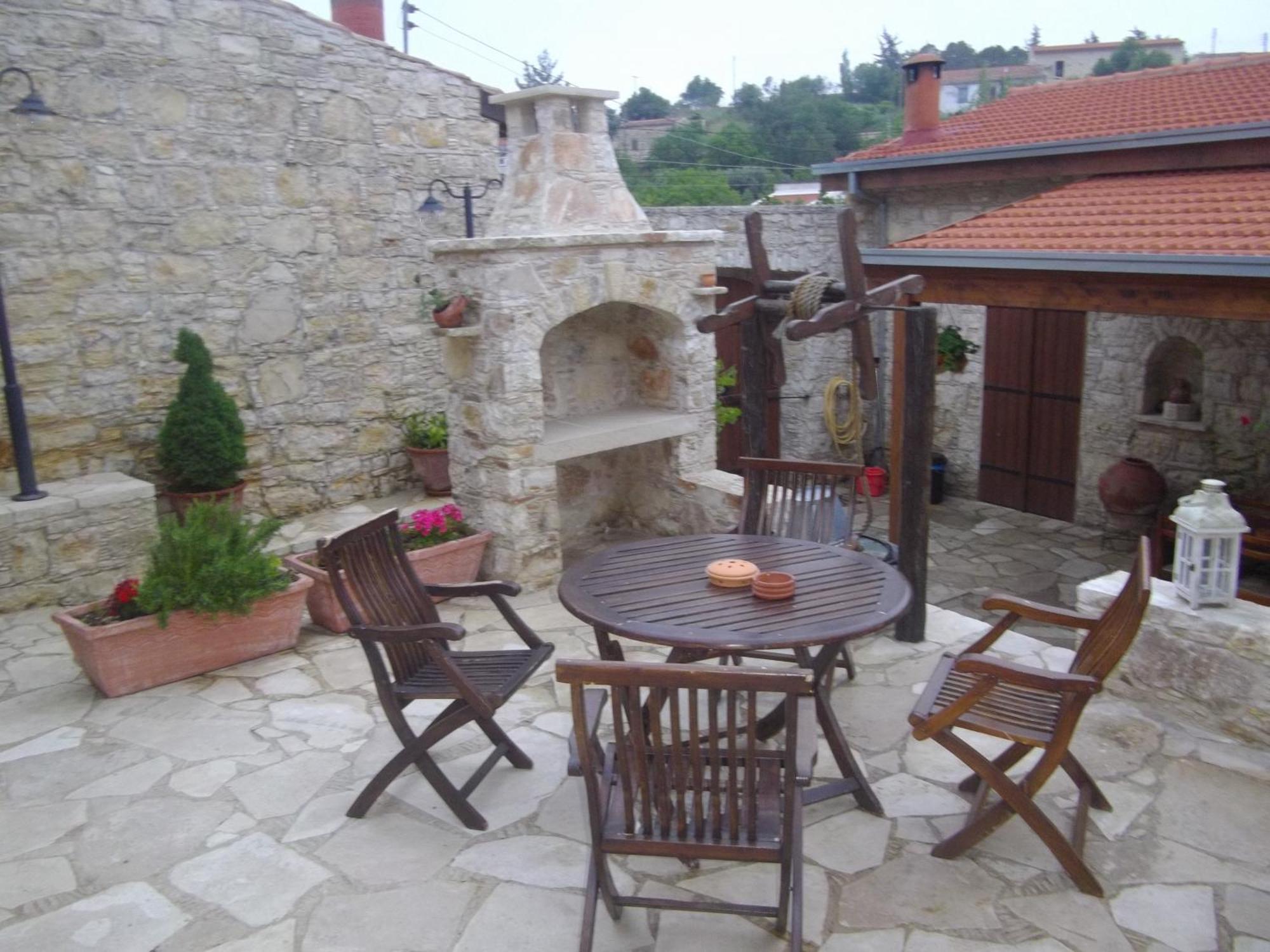 Xenios Cottages Lofou Bilik gambar
