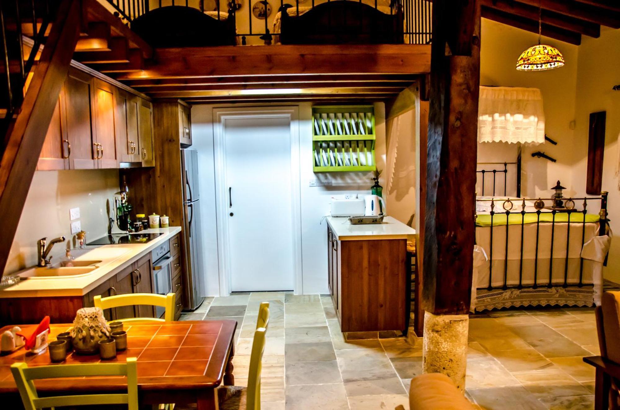 Xenios Cottages Lofou Bilik gambar