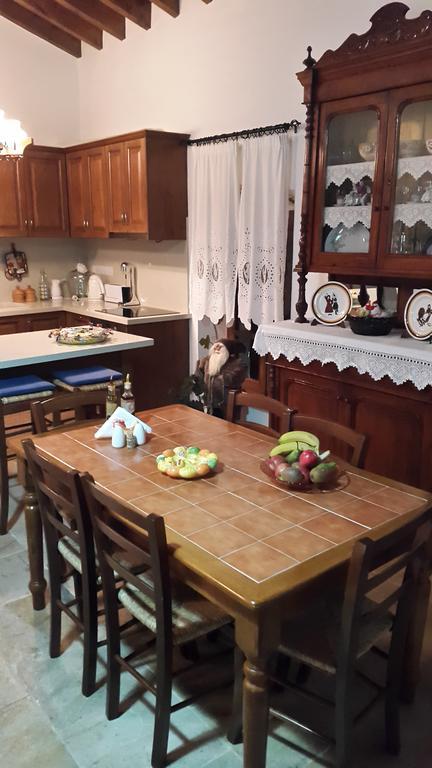 Xenios Cottages Lofou Bilik gambar