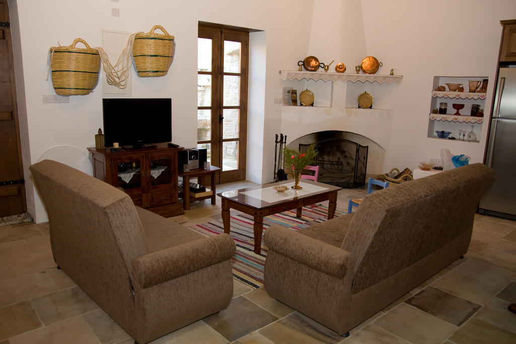 Xenios Cottages Lofou Bilik gambar