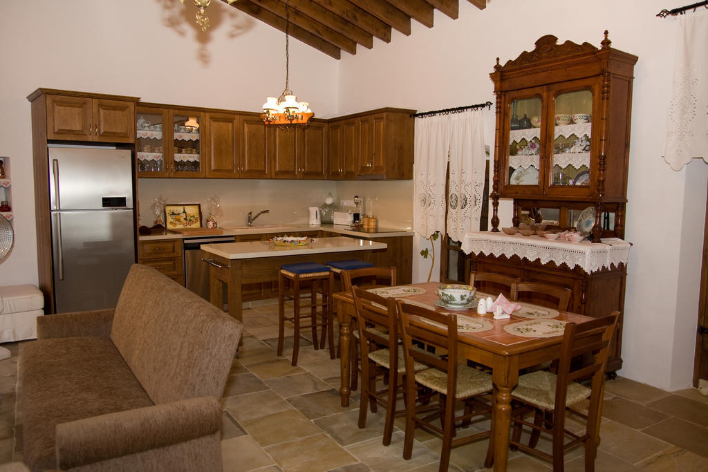 Xenios Cottages Lofou Bilik gambar
